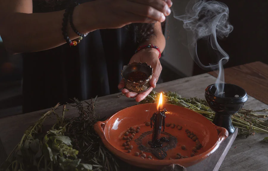 Amarres de amor definitivos: comprender el anhelo de permanencia desde una mirada espiritual consciente